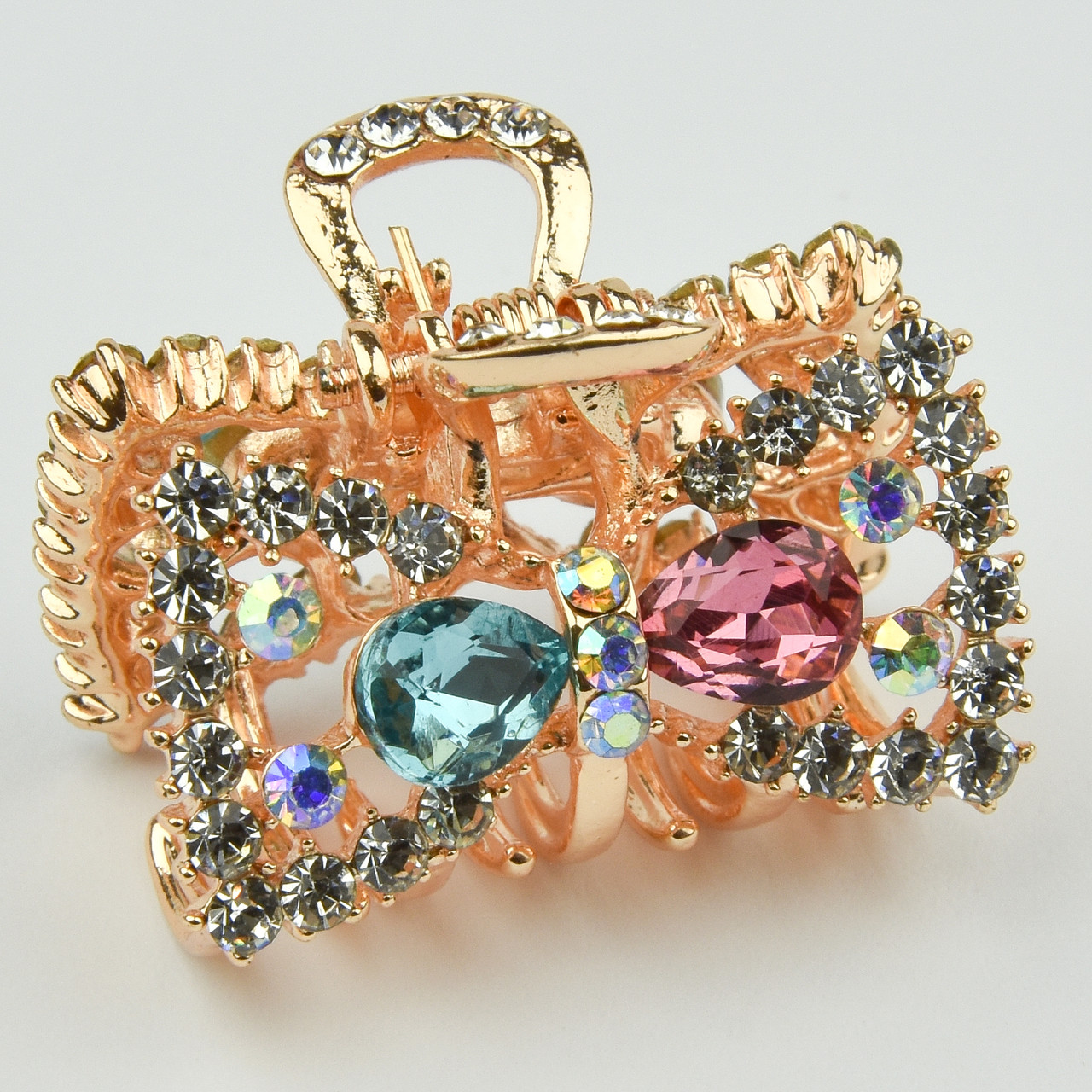 Шпилька краб металевої фірми Zaya золотистого кольору бантик із різнобарвними стразами розмір 25Х30Х25 мм