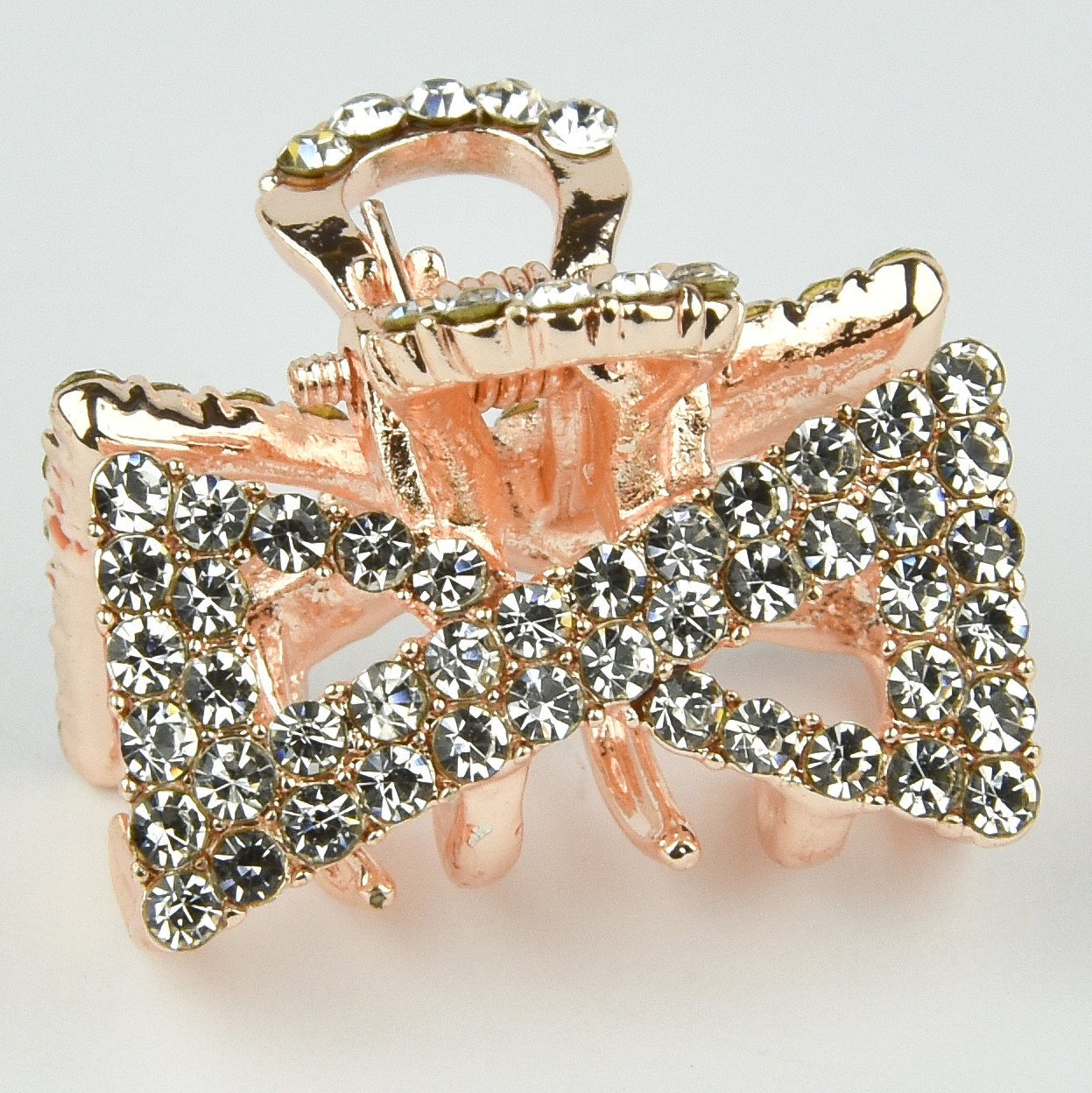 Шпилька краб металевої фірми Zaya золотистого кольору бантик із білими фіанітами розмір 15х20х15 мм