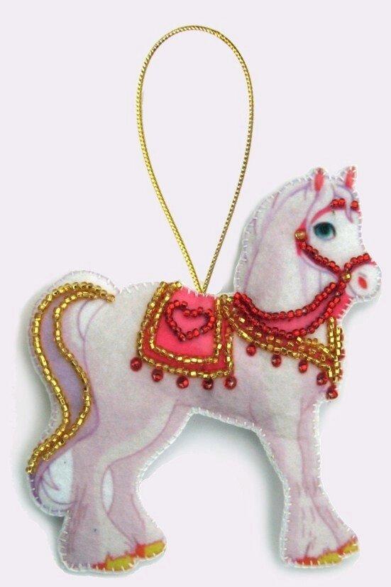 Набір для виготовлення іграшки з фетру для вишивання бісером ТМ Батерфляй Конячка БФ F013, фото 1