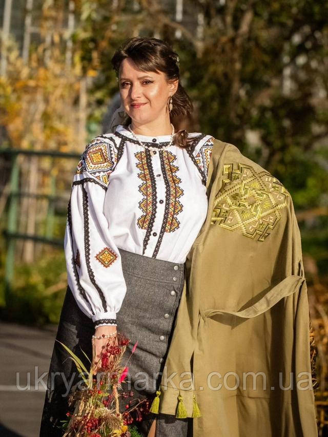Вишиванка жіноча на гудзиках