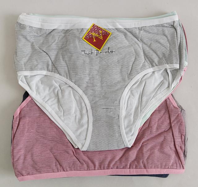 фотографія жіночі труси великого розміру