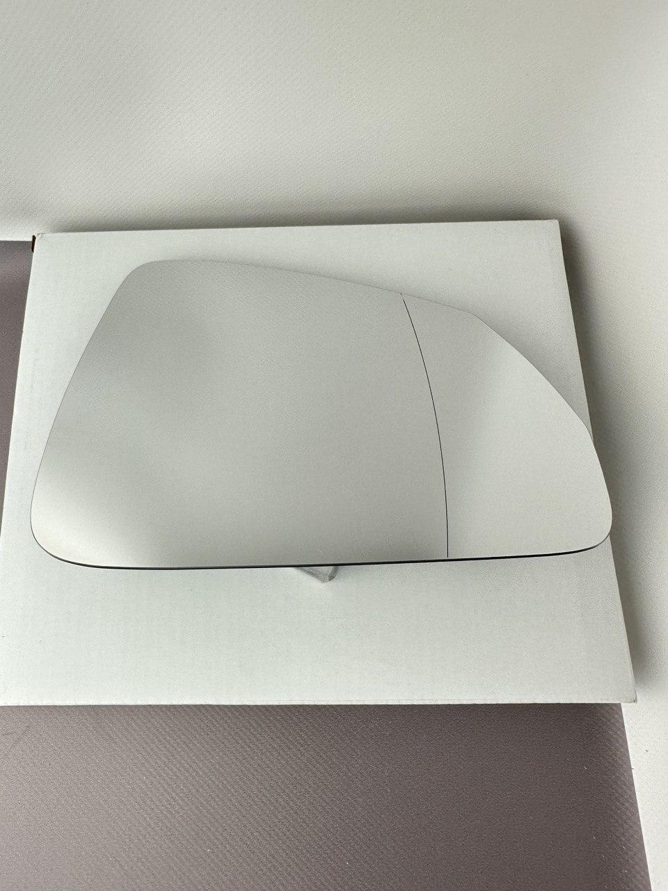 BMW 2 U06 (БМВ 2 U06) 2021- вкладиш дзеркала правого (дзеркальний елемент), фото 1