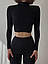 Стильна жіноча кофта в рубчик коротка тонка трикотажна в обтягнення, чорна onesize 42-46, фото 3