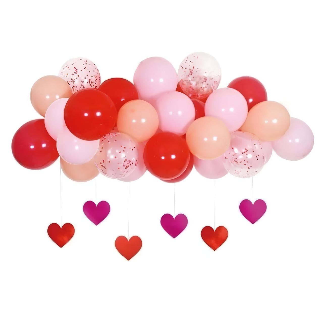 Хмарка з повітряних кульок КОХАННЯ