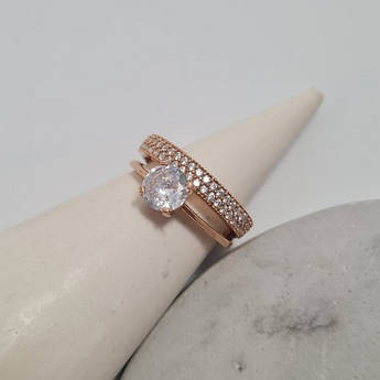 Каблучка позолочена зі срібла подвійна з фіанітами різного розміру