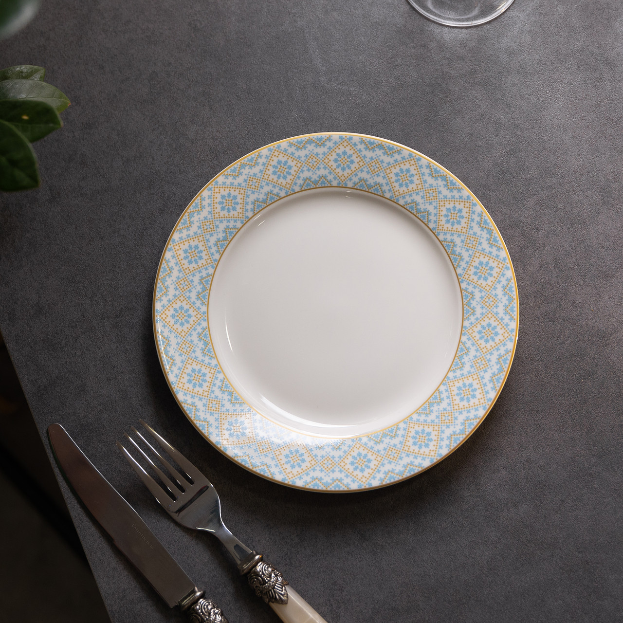 Тарілка закусочна кругла 19 см керамічна плоска з українським орнаментом Посуд Хорека для кафе та ресторану - фото 1 - id-p2477898175