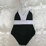 Чорно-білий суцільний купальник із чашкою та зав'язками через шию, фото 2