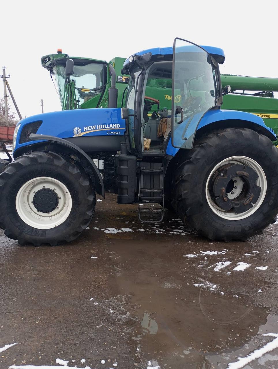 Трактор New Holland T7060