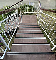 Накладка протиковзна на сходи одинарна з кутом