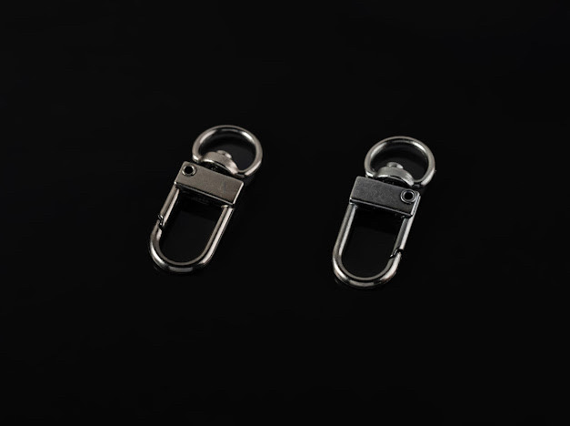 Карабін для ключів. 34мм, під стрічку 10мм. Колір "старе срібло".