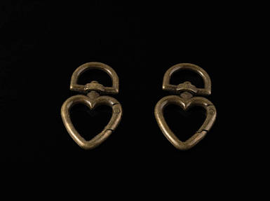 Карабін у формі серця. 44х27мм. Колір "стара латунь".