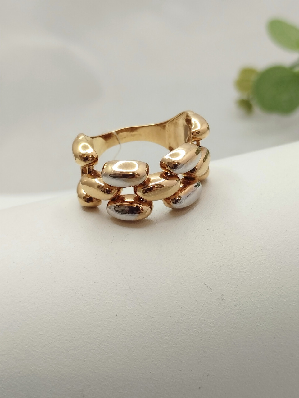 Золоте кольцо 585 проби.