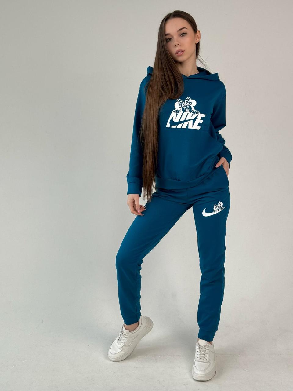 Жіночий спортивний костюм Nike