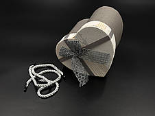 Коробка подарункова з ручками і бантиком. Серце. Колір сірий. 15х12х12см.