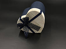 Коробка подарункова з ручками і бантиком. Серце. Колір синій. 15х12х12см.