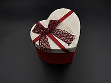 Коробка подарункова з ручками і бантиком. Серце. Колір червоний. 15х12х12см.