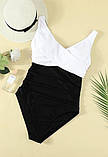 Закритий пляжний чорно-білий жіночий купальник у великих розмірах, фото 2