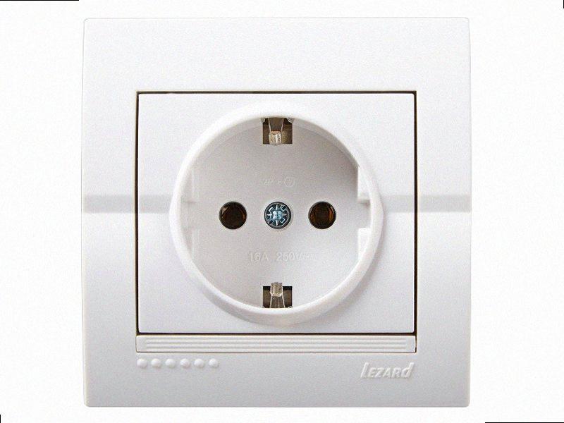 З заземленням Розетка Deriy білий 702-0202-122B LEZARD, фото 1