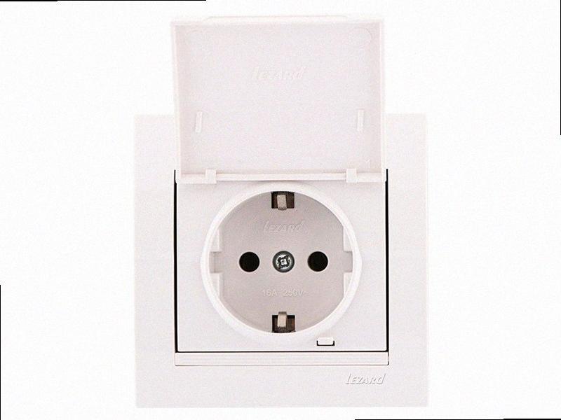 З заземленням Розетка з кришкою Deriy білий 702-0202-123B LEZARD, фото 1
