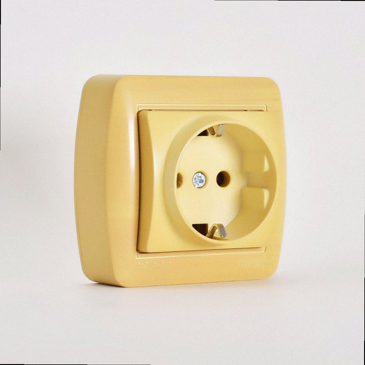 З заземленням Розетка Demet кленова 711-4700-122 LEZARD, фото 1