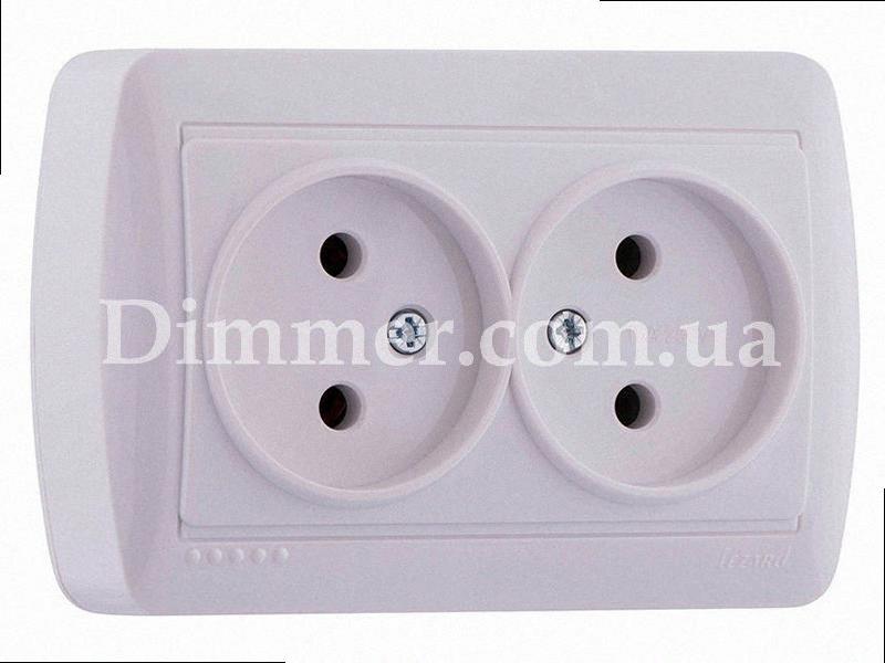 Подвійна Розетка без заземлення закритий корпус Demet білий 711-0200-128 LEZARD, фото 1