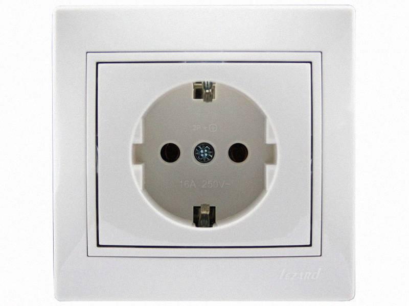З заземленням Розетка Mira білий 701-0202-122В LEZARD, фото 1