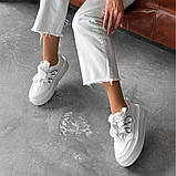 Білі жіночі кросівки у стилі міу на підвищеній підошві, фото 4