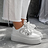 Білі жіночі кросівки у стилі міу на підвищеній підошві, фото 5