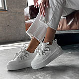 Білі жіночі кросівки у стилі міу на підвищеній підошві, фото 6