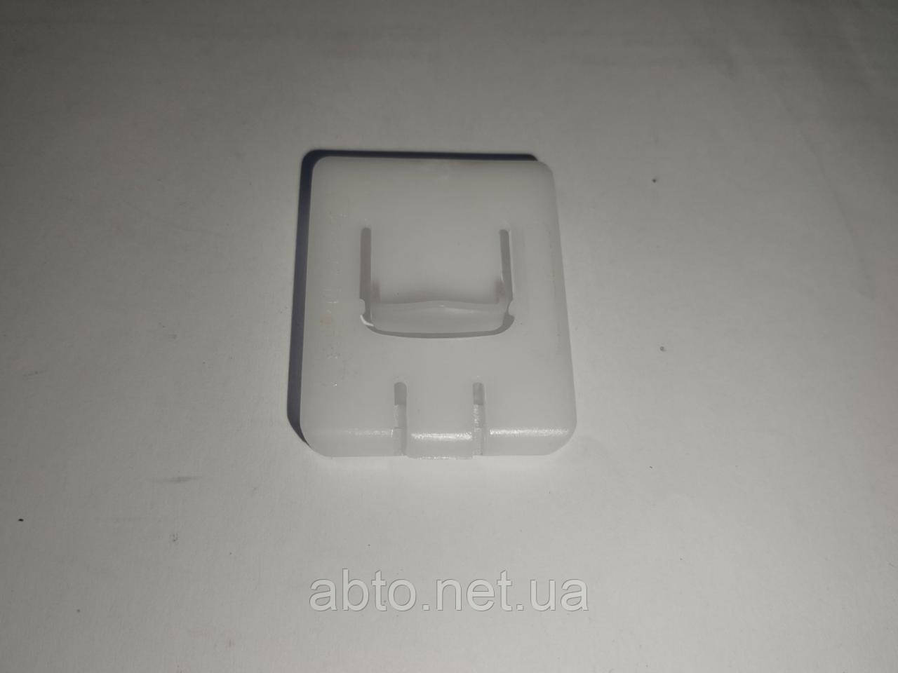 Кліпса переднього сидіння права Chery Amulet A11-6800019