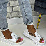 Білі жіночі босоніжки з натуральної шкіри з закритою п'ятою, фото 6