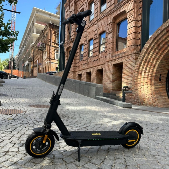 Електросамокат Ninebot by Segway MAX G30 Ultra з амортизаторами