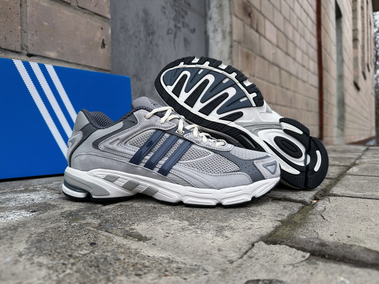 Чоловічі кросівки Adidas Response CL Originals GZ1561 Metal Grey/Grey Four/Crystal WhiteОригінал