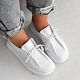 Шкіряні кросівки мокасини з перфорацією в білому кольорі, фото 4