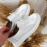 Шкіряні кросівки мокасини з перфорацією в білому кольорі, фото 5
