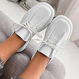 Шкіряні кросівки мокасини з перфорацією в білому кольорі, фото 8