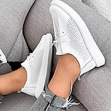 Шкіряні кросівки мокасини з перфорацією в білому кольорі, фото 9