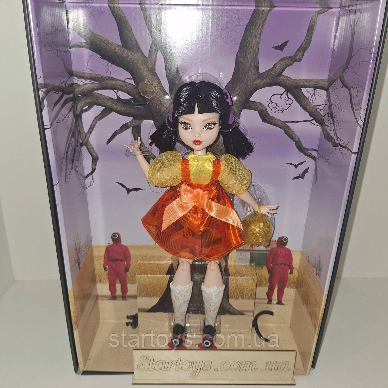 Колекційна Монстер Хай Янг-Хі гра в кальмари — 2 Monster High Skullector Squid Game Young-Hee Doll HYV95, фото 1