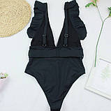 Суцільний купальник з рюшами в чорному кольорі з пряжкою на поясі, фото 2
