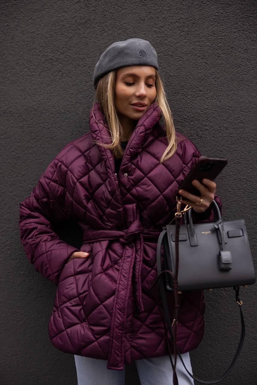 Жіноча стьобана демісезонна куртка на кнопках з поясом Kdh24 - фото 1 - id-p2008496969