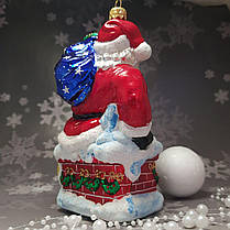 ялинкова іграшка ручної роботи та розпису Санта Клаус який сидить на димарі Snegka Poland, фото 3