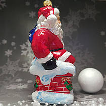 ялинкова іграшка ручної роботи та розпису Санта Клаус який сидить на димарі Snegka Poland, фото 4