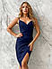 Стильне ефектне коротке приталене коктейльне плаття на бретелях, темно-синє, фото 3