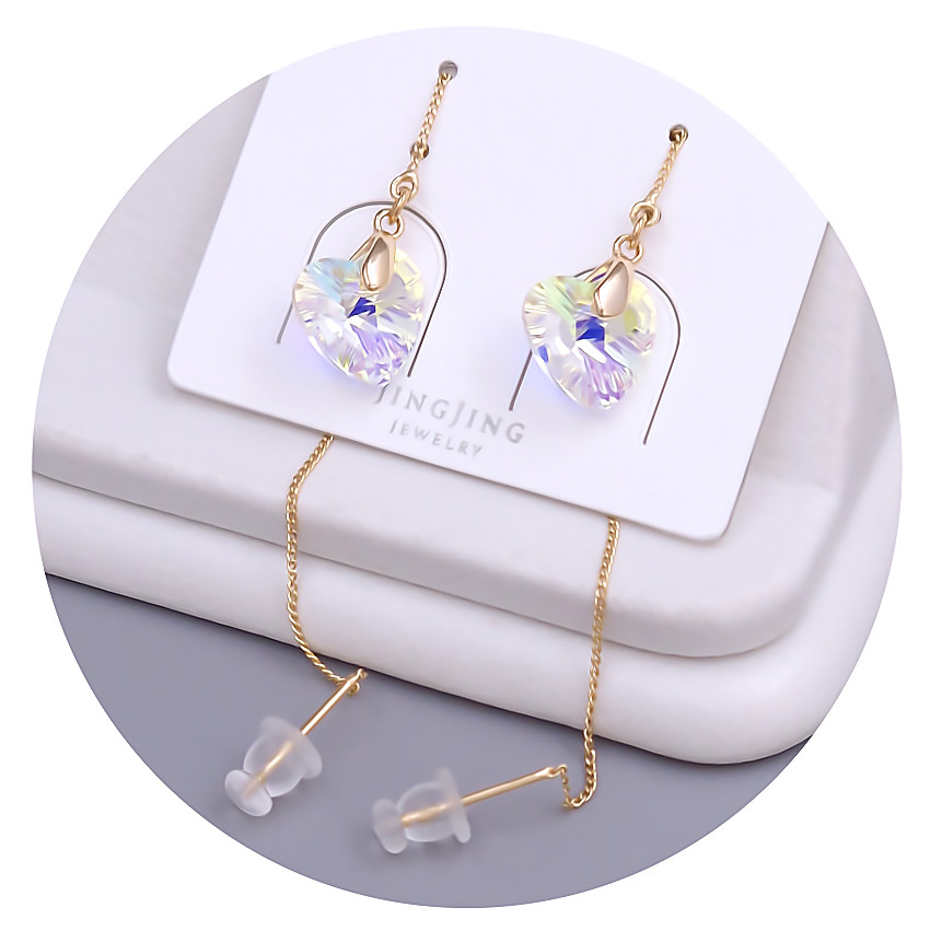 Сережки-протяжки XР. Позолота 18К. Камені: Swarovski білий хамелеон. Довжина: 90 мм. Ширина: 10 мм.