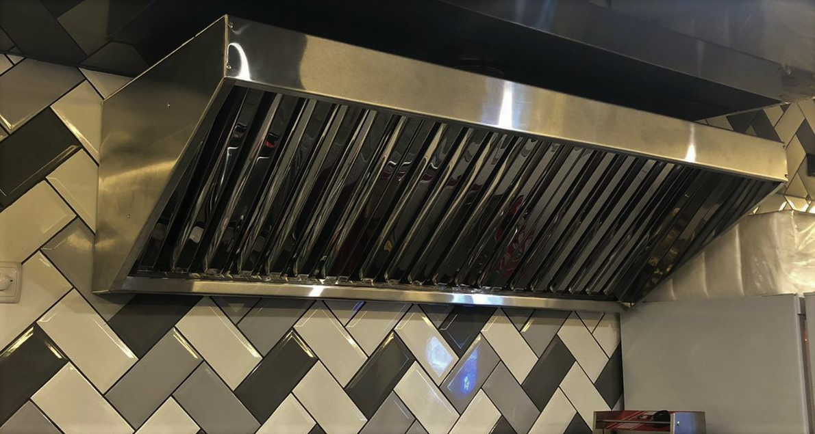 Парасолька витяжна пристінна з жироловителями 800х800, фото 1