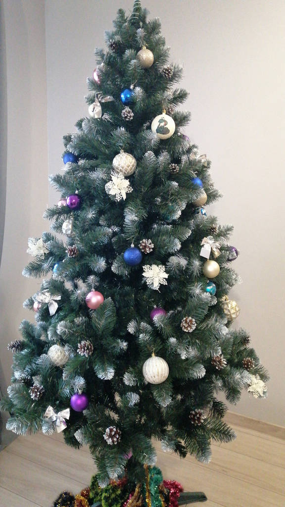 Засніжена штучна ялинка з шишками Елітна 2,2 м, новорічні штучні пвх ялини ялинки і сосни з інеєм - фото покупців 1