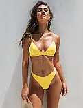 Пляжний жіночий купальник із еластану жовтого кольору ліф та трусики, фото 2