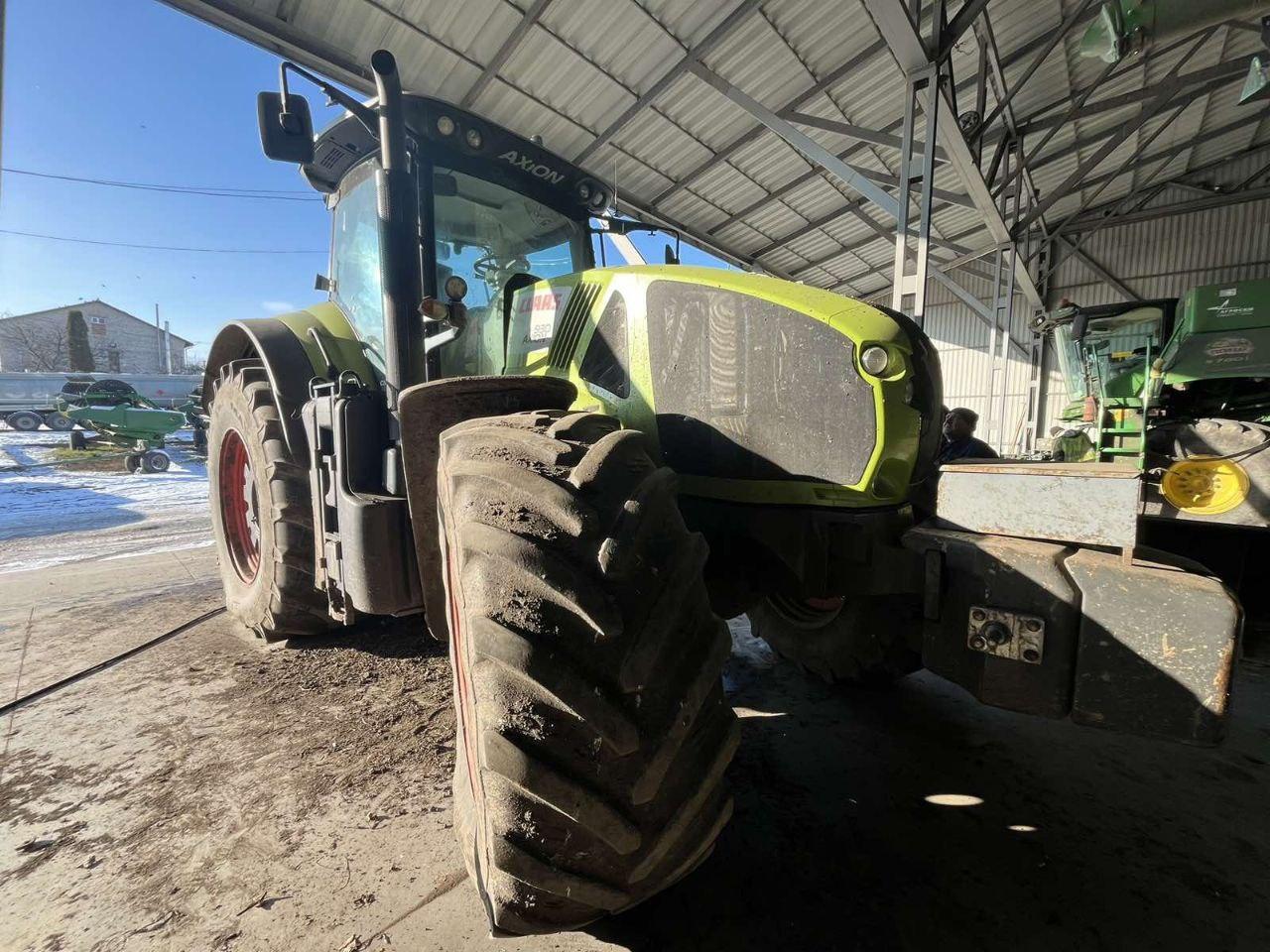 Трактор Claas Axion 930