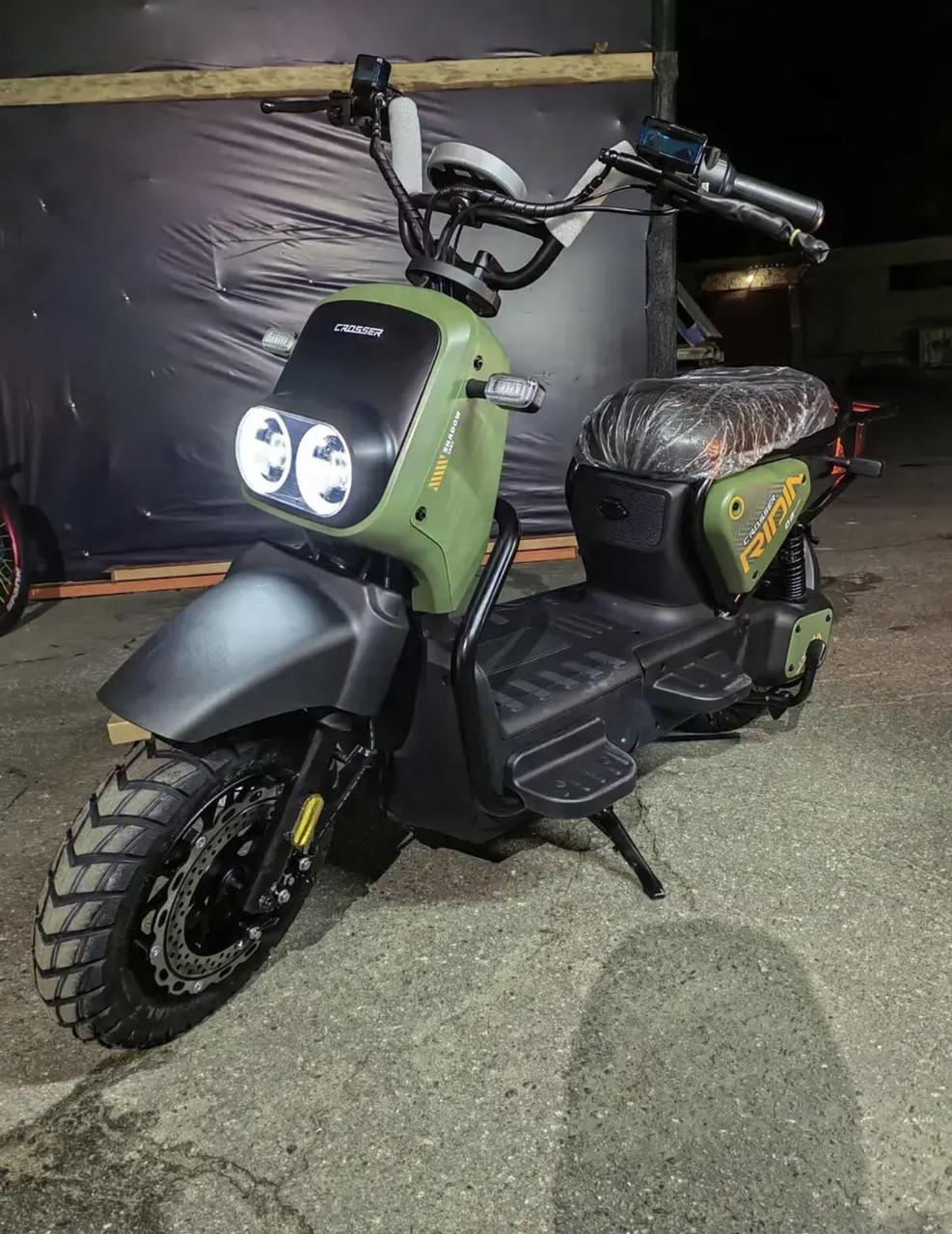 Електроскутер Crosser CR-4 1200W 72V 20 Ah