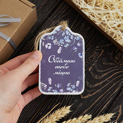 Дерев'яна листівка "Квіти" на фіолетовому фоні, розмір 10 х 6,5 см